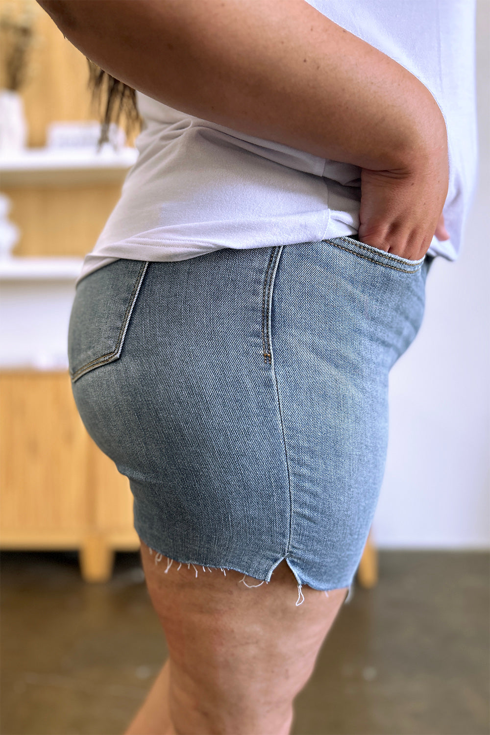 Shorts vaqueros de cintura alta con dobladillo sin rematar de Judy Blue
