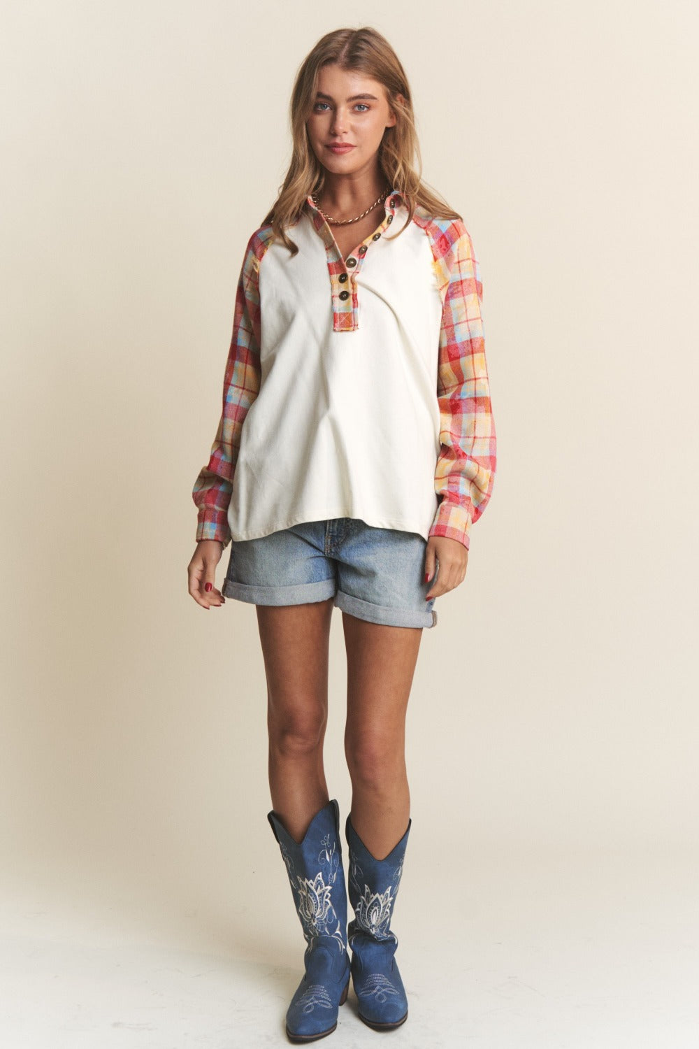 Top Henley con botones en contraste y cuadros de J.NNA