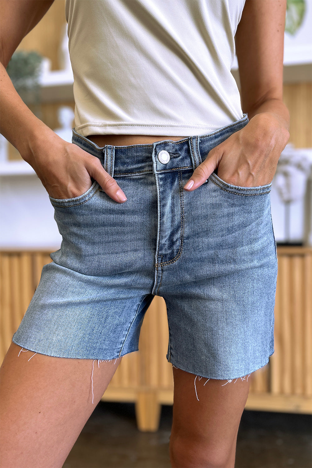 Shorts vaqueros de cintura alta con dobladillo sin rematar de Judy Blue