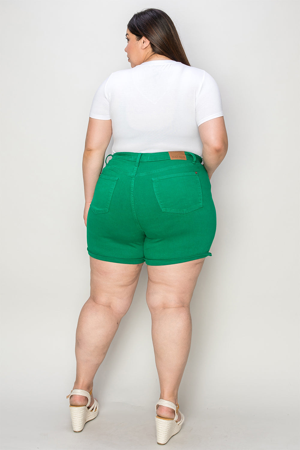 Shorts vaqueros teñidos de talla grande con control de abdomen de Judy Blue