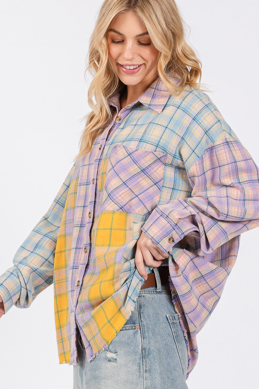 Camisa de franela a cuadros con dobladillo sin rematar y botones de SAGE + FIG