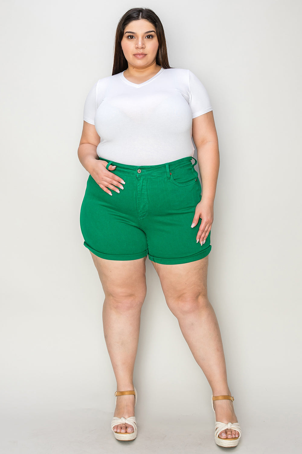 Shorts vaqueros teñidos de talla grande con control de abdomen de Judy Blue