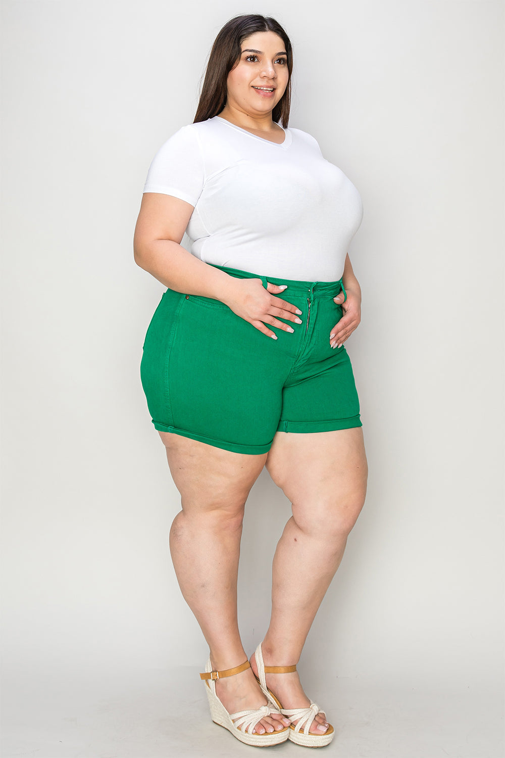 Shorts vaqueros teñidos de talla grande con control de abdomen de Judy Blue