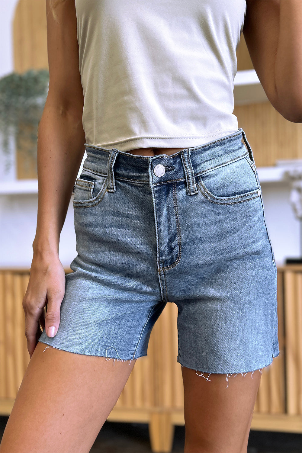 Shorts vaqueros de cintura alta con dobladillo sin rematar de Judy Blue