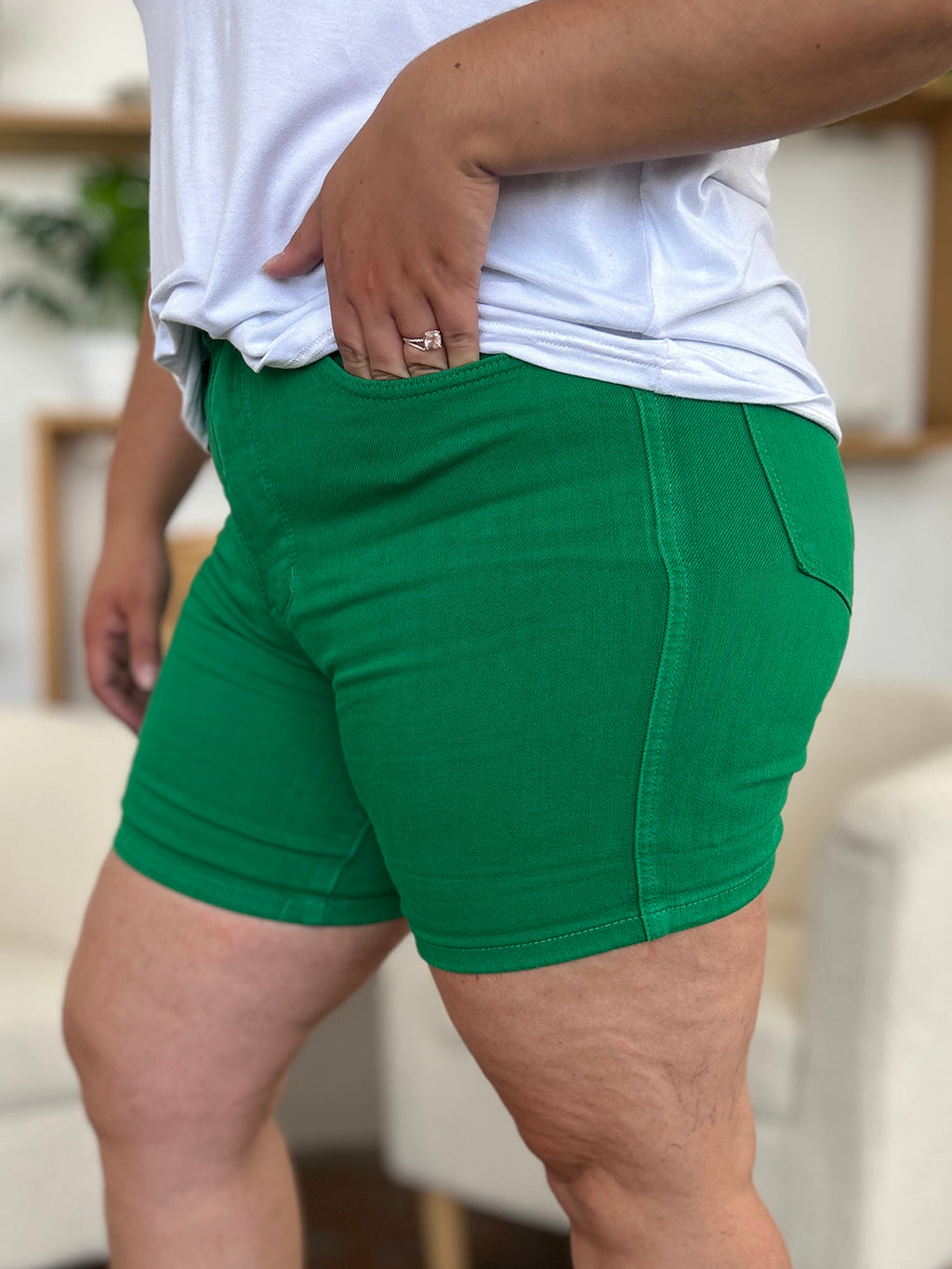 Shorts vaqueros teñidos de talla grande con control de abdomen de Judy Blue