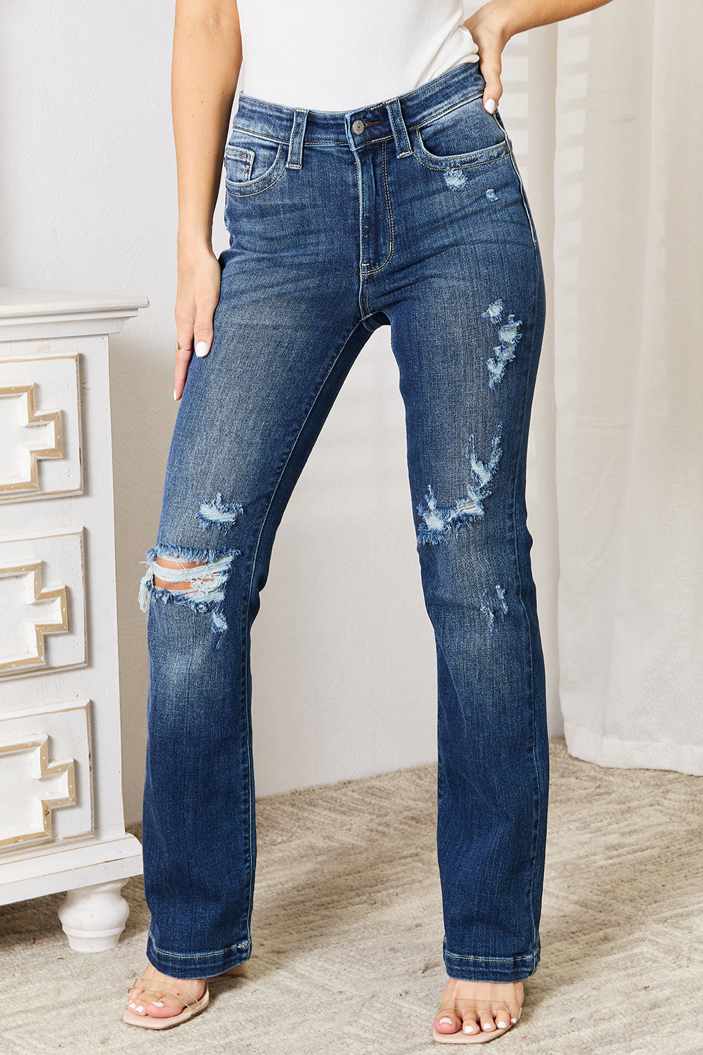 Jean bootcut Judy Blue taille mi-haute, effet sable et destroy