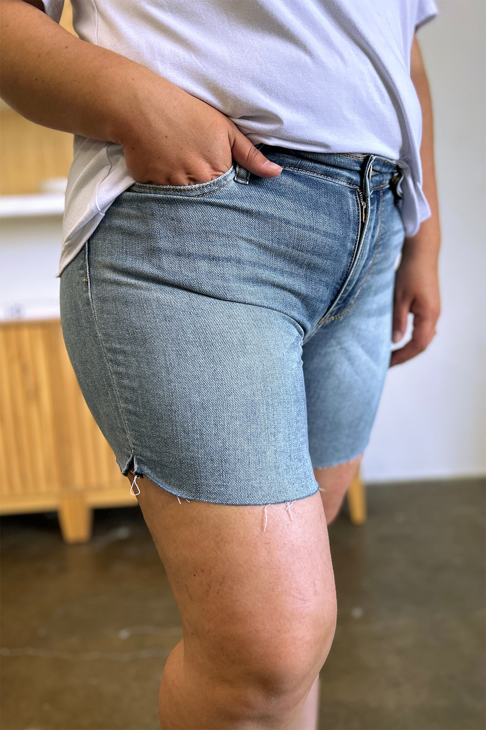 Shorts vaqueros de cintura alta con dobladillo sin rematar de Judy Blue